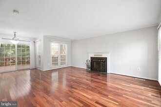99 Spring Lake Dr in Stafford, VA - Foto de edificio - Building Photo