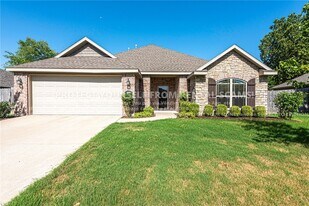 2609 N Brush Creek Dr in Fayetteville, AR - Building Photo