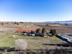 80 Mountainview Rd in Grandview, WA - Building Photo - Building Photo