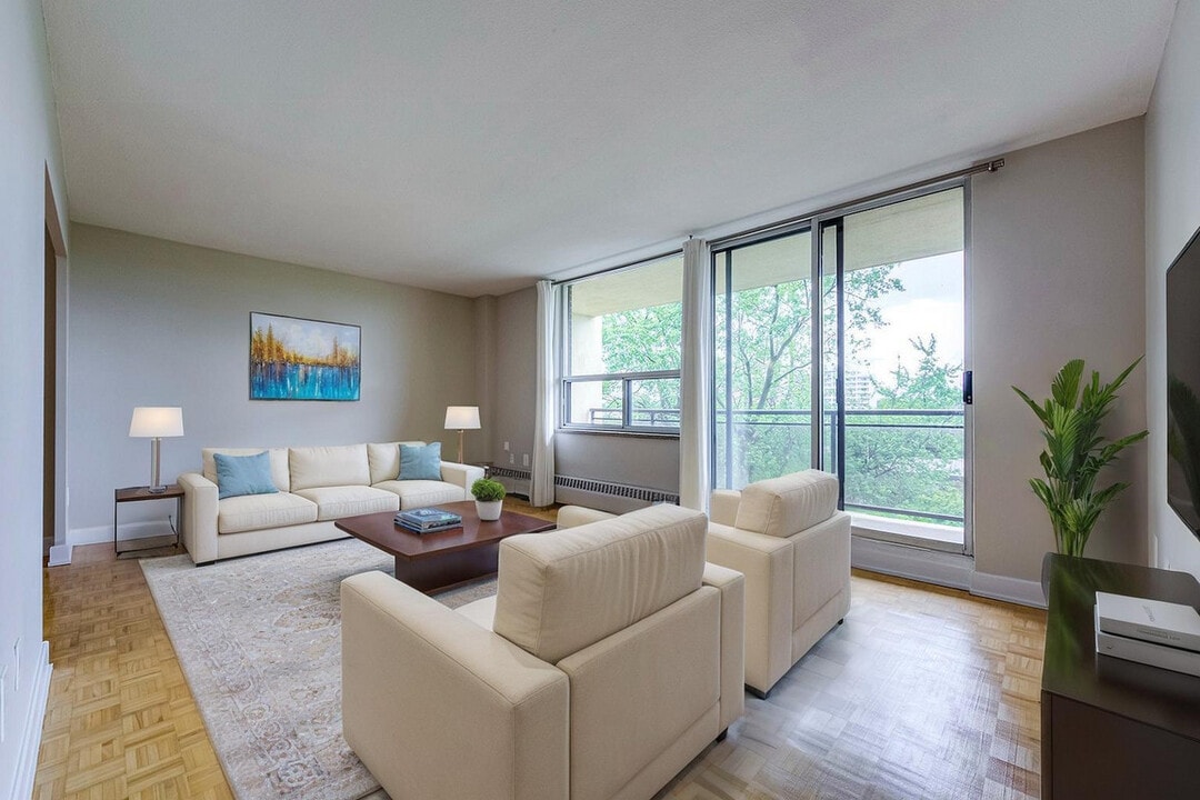 Centennial Towers in Oakville, ON - Building Photo