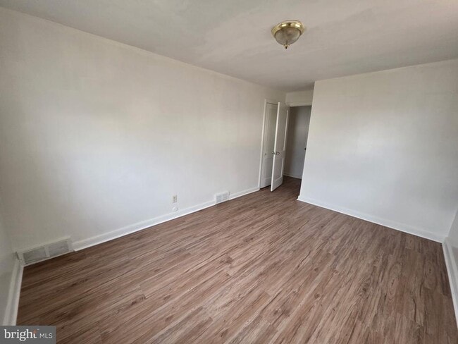 6327 Eastwood St in Philadelphia, PA - Building Photo - Building Photo