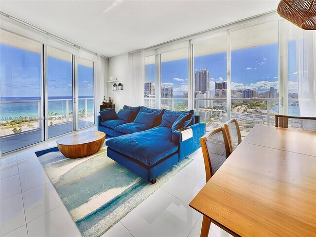 6301 Collins Ave, Unit PH2 in Miami Beach, FL - Foto de edificio - Building Photo