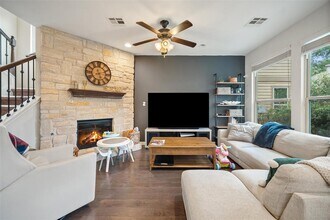 10904 Vetters in Austin, TX - Building Photo - Building Photo