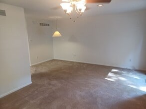 52 Piccadilly Cir in Doylestown, PA - Building Photo - Building Photo