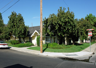 Dove's Nest Apartments in Clovis, CA - Building Photo - Building Photo