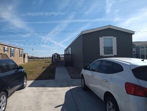 14409 Whisper Rill Ln in Pflugerville, TX - Building Photo - Building Photo