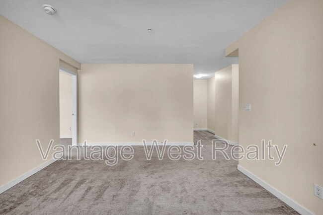 533-533 Yates Rd in Kelowna, BC - Building Photo - Building Photo