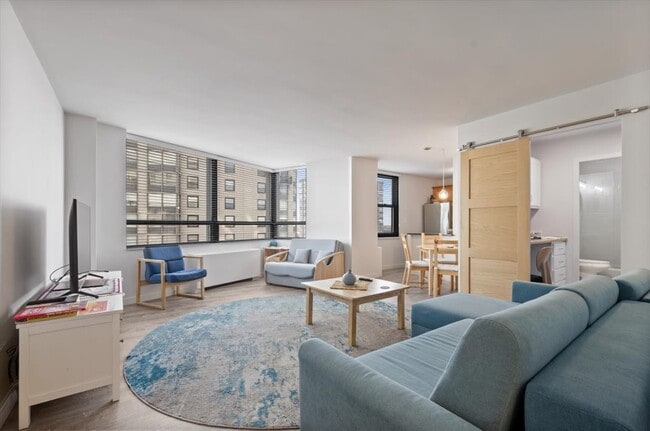 5701 N Sheridan Rd in Chicago, IL - Foto de edificio - Building Photo