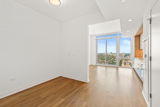 248 W Hill St in Chicago, IL - Foto de edificio - Building Photo