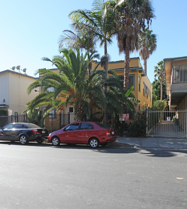 1413-1417 N Mansfield Ave in Los Angeles, CA - Building Photo - Building Photo