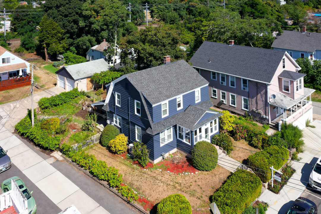 117 Pequot Ave in New London, CT - Building Photo