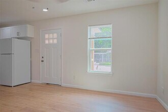 407 Pine St in Sugar Land, TX - Building Photo - Building Photo
