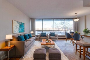 Valleyview Towers in Toronto, ON - Building Photo