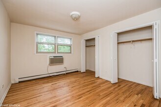 2001 W Touhy Ave in Chicago, IL - Building Photo - Building Photo