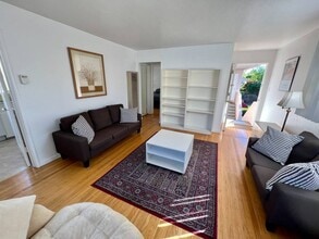 2042 Yale St in Palo Alto, CA - Foto de edificio - Building Photo