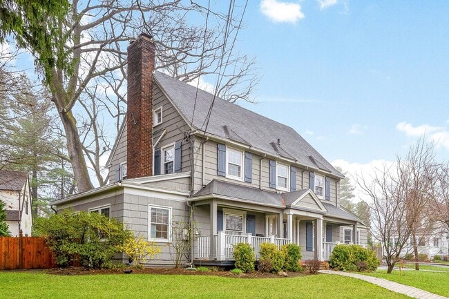 96 Sterling Ave in White Plains, NY - Building Photo - Building Photo