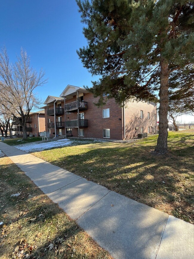 LINQ Portfolio in Lincoln, NE - Foto de edificio - Building Photo