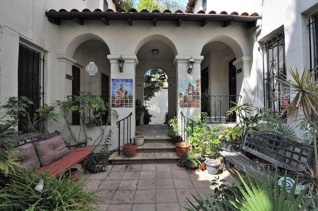 1417 S Crescent Heights Blvd in Los Angeles, CA - Building Photo - Building Photo