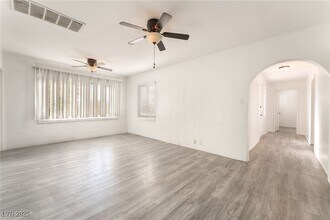 107 Joshua St in Henderson, NV - Building Photo - Building Photo