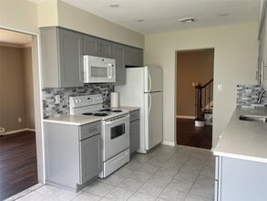 54 Schneider Ln in Hauppauge, NY - Building Photo - Building Photo