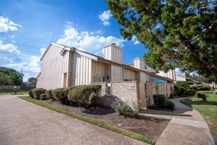 3162 Windchase Blvd in Houston, TX - Building Photo