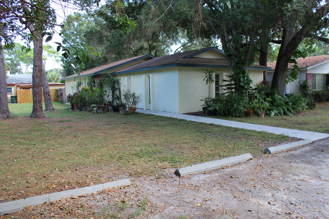 Well Maintained Duplex in Clearwater, FL - Building Photo