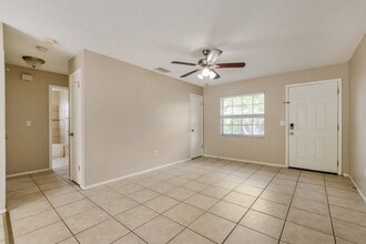 542 Salerno Dr in Deltona, FL - Building Photo - Building Photo