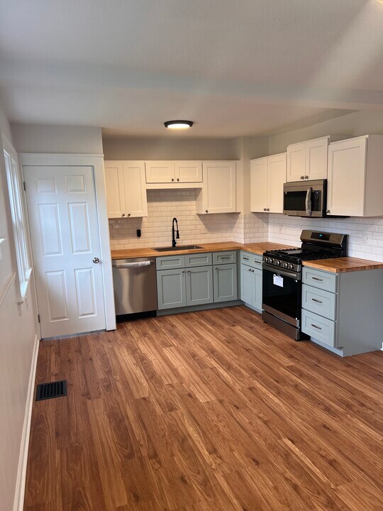 905 Klem Rd in Webster, NY - Building Photo