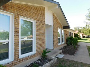 10100 Woodglen Dr in Austin, TX - Building Photo - Building Photo
