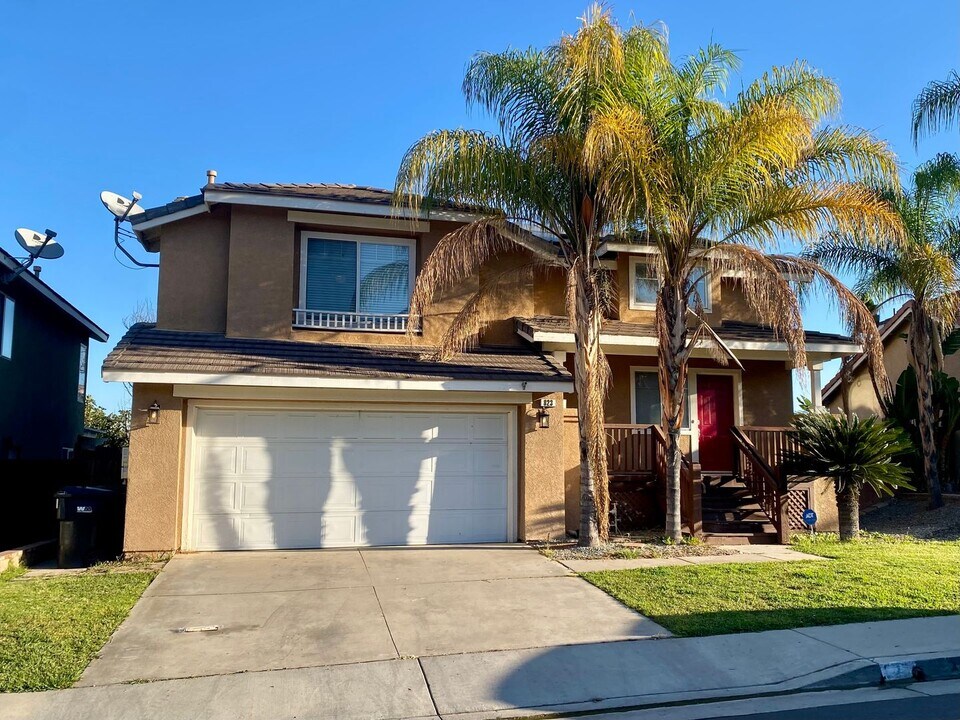 823 Viewpointe Ln in Corona, CA - Building Photo