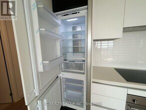 4015 The Exchange in Mississauga, ON - Building Photo - Building Photo