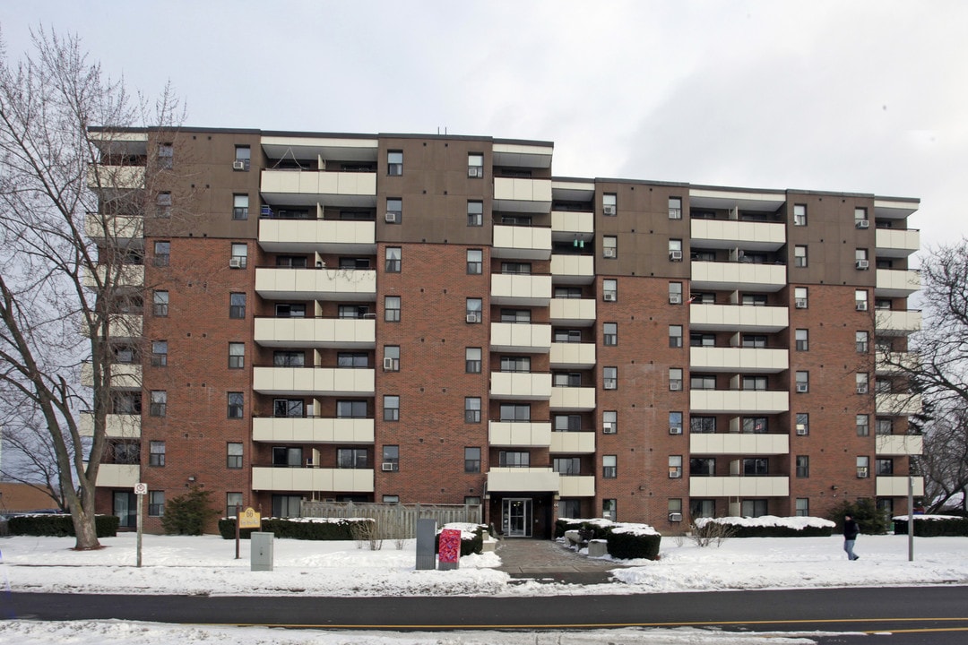 King Street in Mississauga, ON - Building Photo