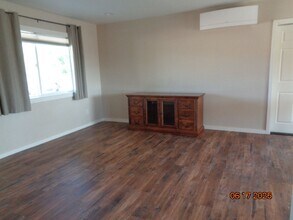 2741 W Ave O in Palmdale, CA - Building Photo - Building Photo
