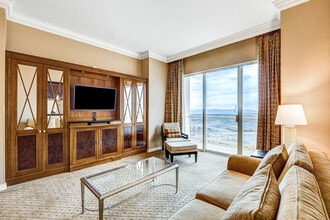 145 E Harmon Ave in Las Vegas, NV - Building Photo - Building Photo