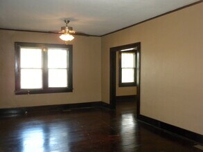 919 W Broadway in Columbia, MO - Building Photo - Building Photo