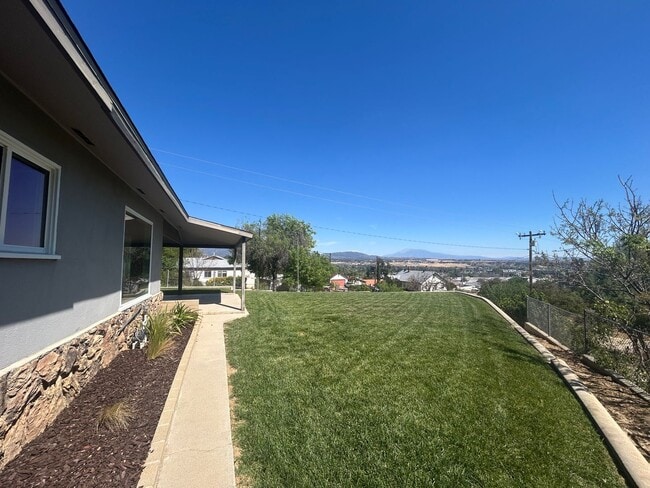 12194 Gladys Ln in Yucaipa, CA - Building Photo - Building Photo