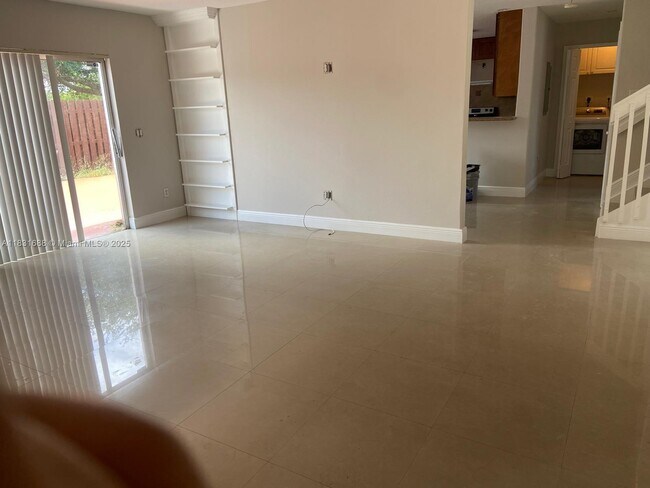 7289 NW 173rd Dr in Hialeah, FL - Building Photo - Building Photo