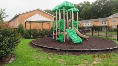 16161 Tiger Bend Rd in Baton Rouge, LA - Building Photo - Building Photo