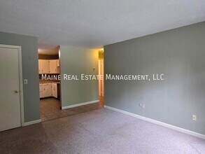 10 Tall Pines Dr in Lewiston, ME - Building Photo - Building Photo