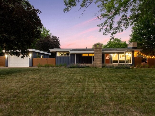 6017 Halifax Ave S in Minneapolis, MN - Foto de edificio - Building Photo