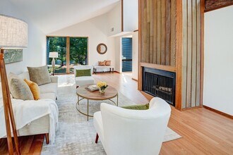 112 Waterside Clearing, Unit 112 in Acton, MA - Foto de edificio - Building Photo