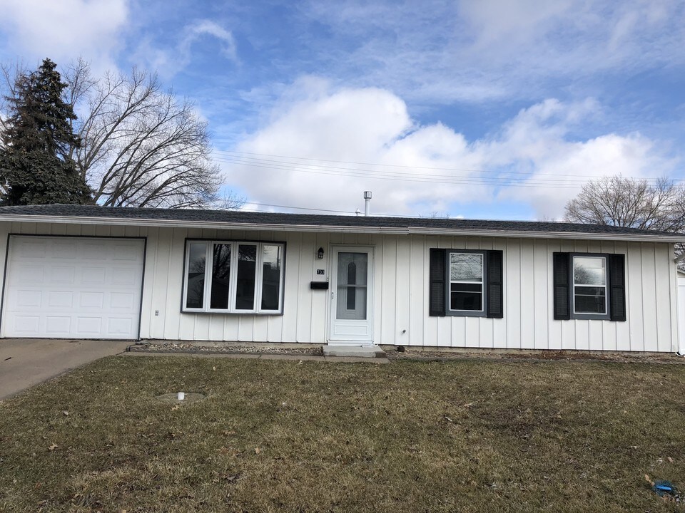 733 39th Ave, Unit 3777-3A in East Moline, IL - Building Photo