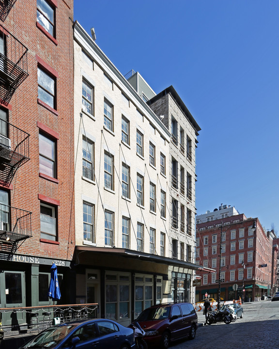 232 Front St in New York, NY - Building Photo