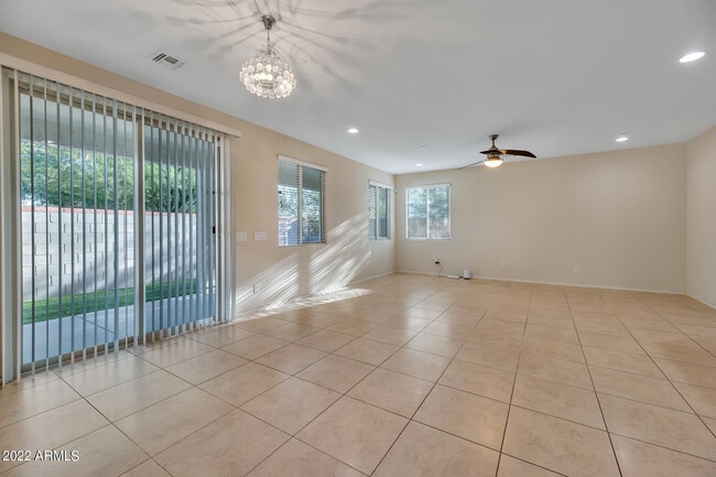 4625 E Beck Ln in Phoenix, AZ - Building Photo - Building Photo