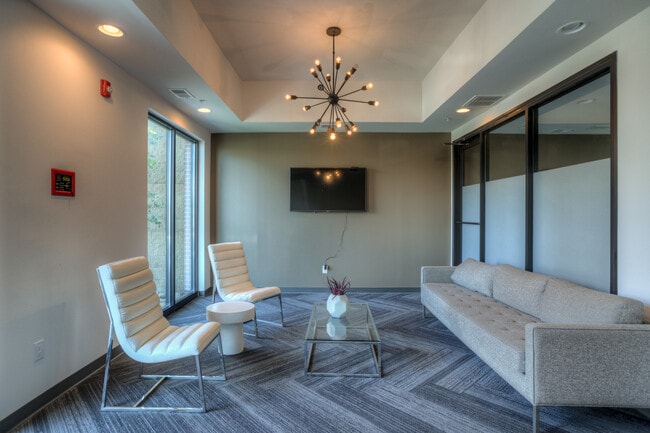 Blackstone Union in Omaha, NE - Foto de edificio - Building Photo