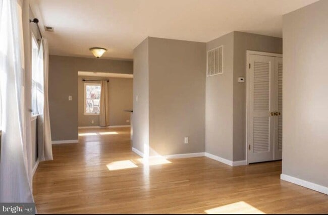 1816 Pimmit Dr in Falls Church, VA - Building Photo - Building Photo