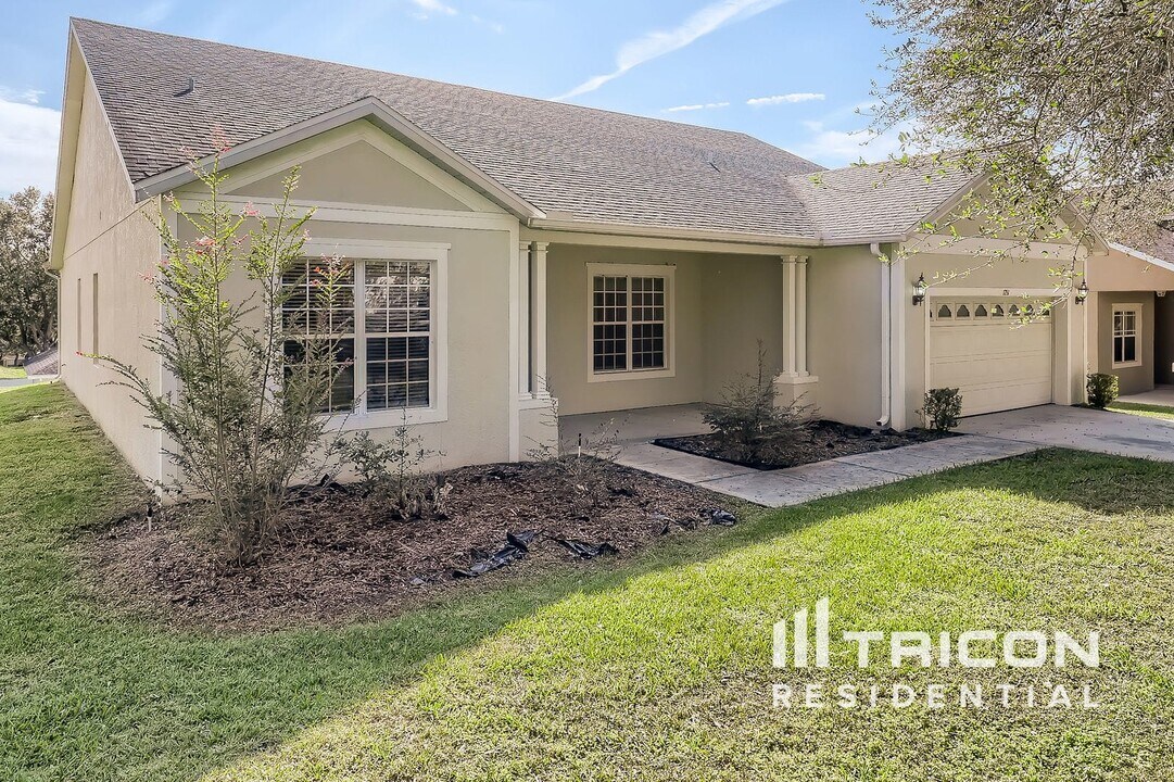 1751 Southern Oak Loop in Minneola, FL - Building Photo