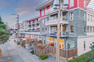 Charm - Condos in Vancouver, BC - Building Photo - Building Photo