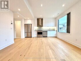 155 Dovercourt Rd in Toronto, ON - Building Photo
