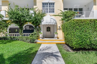 127 Peruvian Ave in Palm Beach, FL - Building Photo